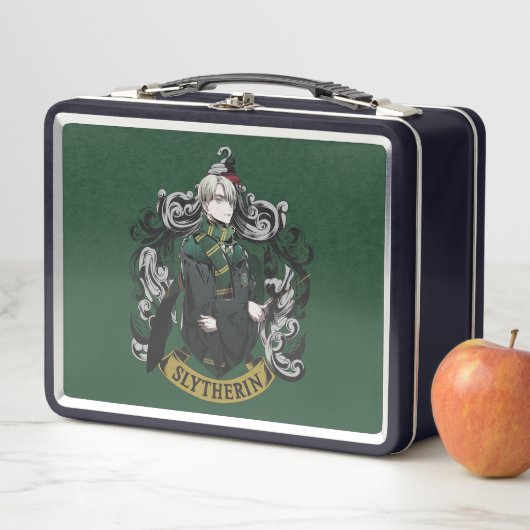 Lunch Box HARRY POTTER™ | Anime Draco Malfoy House Crest (En situation)