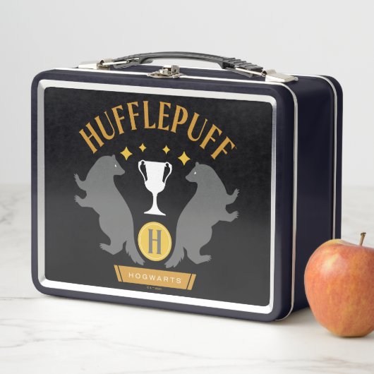 Lunch Box HUFFLEPUFF™ Badger and Cup House Pride Graphisme (En situation)