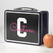Lunch Box Joli nom et monogramme | Noir Blanc et Rose (En situation)