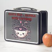 Lunch Box "Maman’s Mug - Manipuler avec de la caféine." (En situation)