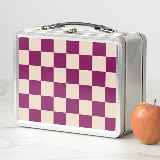 Lunch Box Maroon and beige checkerboard pattern (En situation)