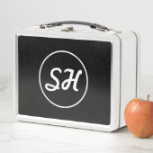 Lunch Box Monogramme de style rétro-moderne cool | Noir et b (En situation)