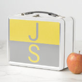 Lunch Box Monogramme d'initiales modernes jaune et gris (En situation)