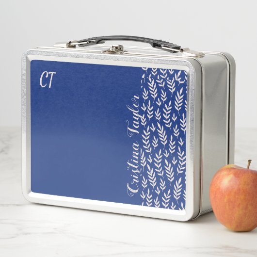 Lunch Box motif feuille rose pâle monogrammé sur bleu (En situation)
