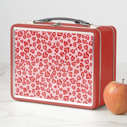 Lunch Box Motif léopard des coeurs en rouge sur blush (En situation)
