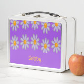 Lunch Box Nom personnalisé fleurs bleues sur violet (En situation)