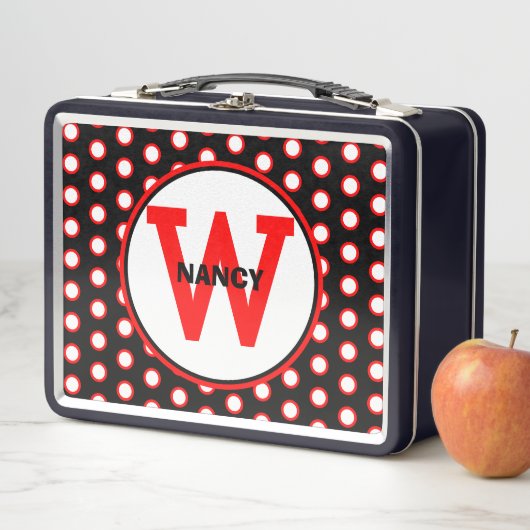 Lunch Box NOM Pois noir rouge (En situation)