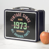 LUNCH BOX PERSONNALISER NOM ANNIVERSAIRE ANNÉE CADEAUX VINTA (En situation)