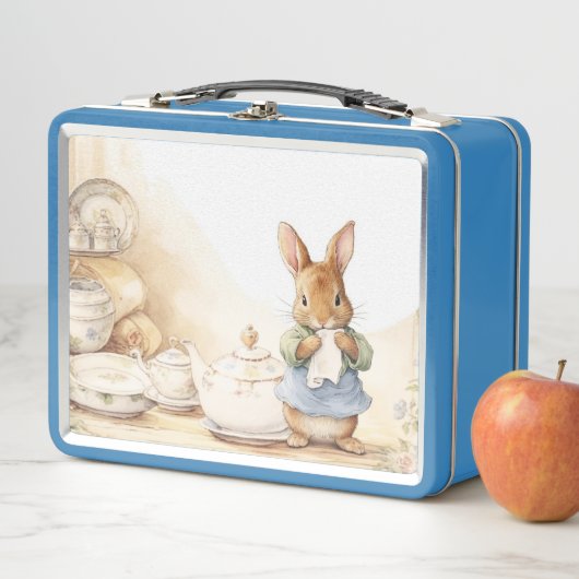 Lunch Box Peter Rabbit dans la cuisine avec plats (En situation)