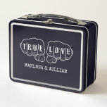 Lunch Box Punk Rock Tattoo Mains True Love 10th Anniversary<br><div class="desc">Ajoutez vos noms et votre photo pour créer un cadeau d'anniversaire personnalisé. Cette lunchbox présente un graphique simple en blanc avec deux poings avec "TRUE LOVE" épelé en lettres de tatouage sur les doigts avec vos noms (ou autre texte) ci-dessous en police style machine à écrire sur le côté opposé...</div>