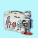 Lunch Box Robots rétro mignons Sci-Fi personnalisé<br><div class="desc">Ajoutez une touche de science-fiction à votre déjeuner avec cette lunchbox personnalisée. Il présente des illustrations de trois mignons robots de style rétro dans les tons bleu et rouge et a une tache à l'avant pour ajouter un nom en lettres bleu marine. Les graphiques apparaissent à la fois sur l'avant...</div>