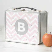 Lunch Box Rose pastel chevron et monogramme gris points (En situation)
