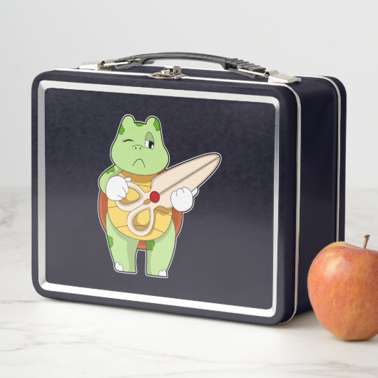 Lunch Box Tortue en coiffeur avec ciseaux (En situation)