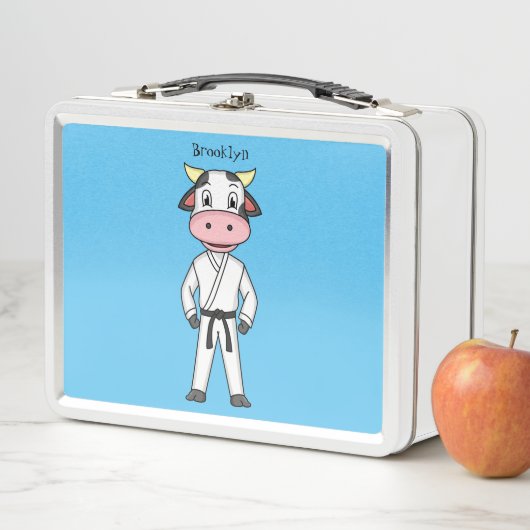 Lunch Box Vache mignonne en combinaison kung fu (En situation)