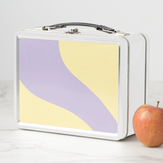Lunch Box Vagues simples en jaune pastel et violet (En situation)