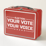 Lunch Box Votre vote Votre police blanche de voix<br><div class="desc">L'image montre l'inscription "VOTRE VOTE VOTRE VOIX" dans une typographie claire et moderne. Le message souligne l'importance des élections et de la participation politique.</div>