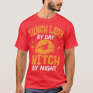Lunch Lady by Day Witch van Night Halloween Costum T-shirt