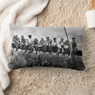 Lunch Op Een Wolkenkrabber C1932 IJzerwerkers NYC Kussen