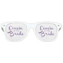 Cousin de mariée violet sur blanc