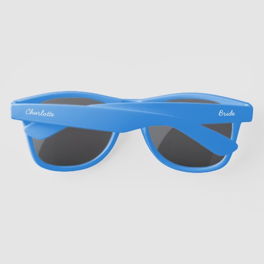 Lunettes De Soleil Nom de script moderne personnalisé de la mariée (Dos)