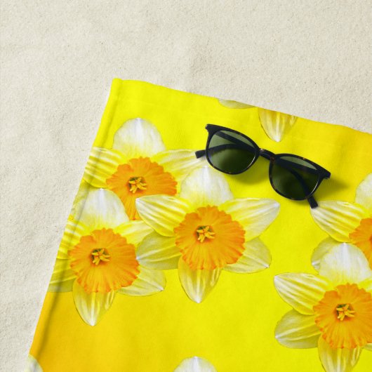 Lunettes d'or Sunburst, Serviette de plage (En situation)