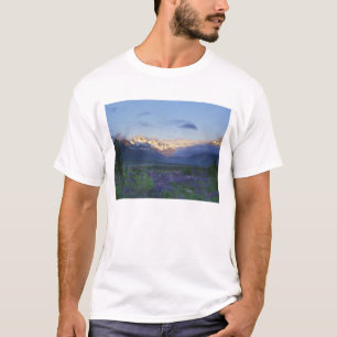 Lupine en de Main Divide, Arthur's Pass, Zuid T-shirt