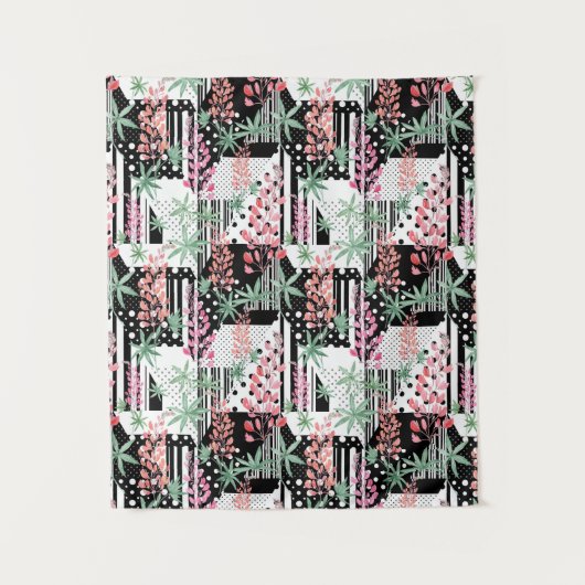 Lupines op een lappendeken zwarte en witte achterg wandkleed (Voorkant)