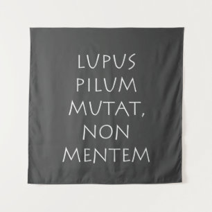 Lupus pilum mutat non mentem wandkleed
