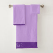 Luscious Lavender Monogram Bad Handdoek (Insitu)