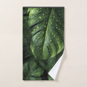 Lush Monstera Leaves with Morning Dew Drops (Serviette à main)