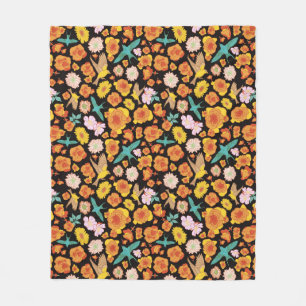 Lush Spring Bloemen en Vogels op donkere achtergro Fleece Deken