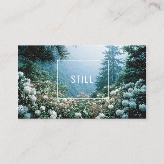 Lush White Hydrangea Flower Misty Mountain Forest Visitekaartje (Voorkant)