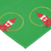 Lutins de Noël sur une nappe verte (Angle)