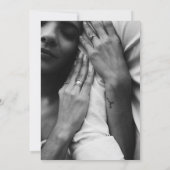 luxe bloemrijke zwarte, witte en rode trouw kaart (Achterkant)