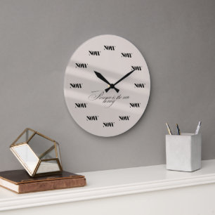 Luxe "NU" wandklok Grote Klok