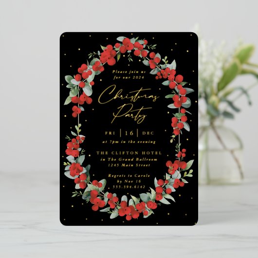 Luxe Rode Berry + Eucalyptusfeest Folie Uitnodiging (Staand Voorkant)