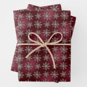 Luxe Silver Snowflakes Red Glitter Gift Wrap Set Inpakpapier Vel (In situ)