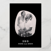 Luxe Zwart & Wit Huwelijk Chic Artistiek Paar Folie Uitnodiging (Achterkant)