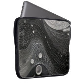 Luxe zwart-witte golven laptop sleeve (Voorkant Rechts)