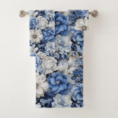 Luxurious Navy Blue Flowers Bath Towel Set (En situation)