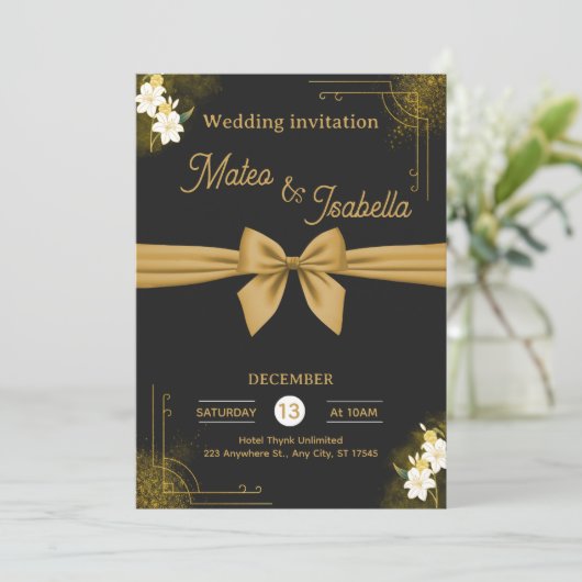 Luxurious wedding invitation in gold (Debout devant)