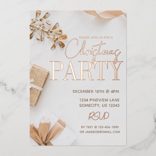 Luxury Gold Typography kerstparty Folie Uitnodiging (Voorkant)