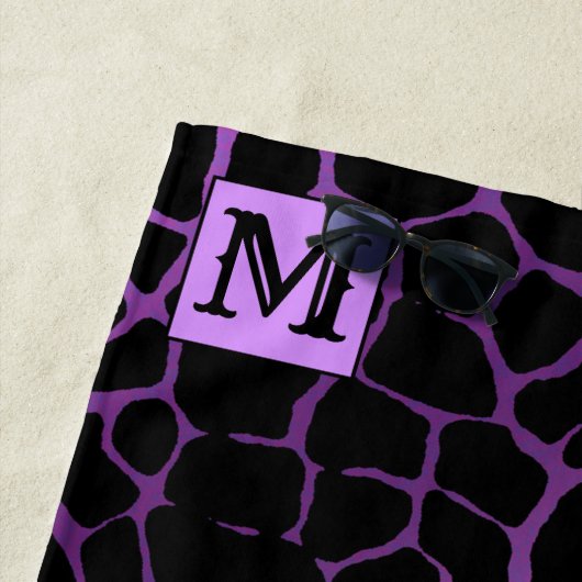 Luxury Summer Time Monogrammed Tiger Paars Strandlaken (In situ)