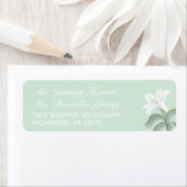 Lys blancs et Étiquette de retour de menthe légère (En situation)