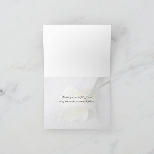 Lys calla blancs sur lin merci (Intérieur)