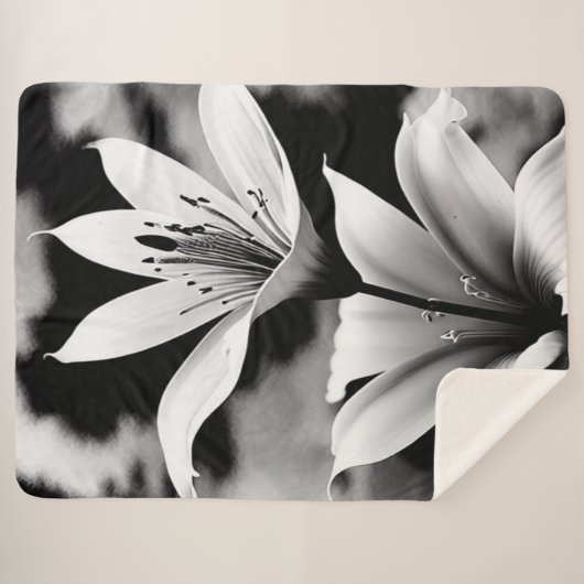 Lys en noir et blanc sur une couverture Sherpa (Devant (Horizontal))