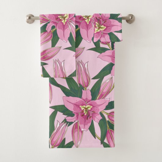 Lys fleuris dans la couverture de duvet rose paste (En situation)