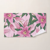 Lys fleuris dans la couverture de duvet rose paste (Serviette à main)