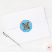 M monogram blauw-gouden bloem ronde sticker (Envelop)