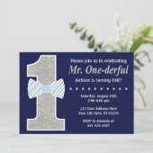 M. ONEderful Birthday Invitation (Debout devant)